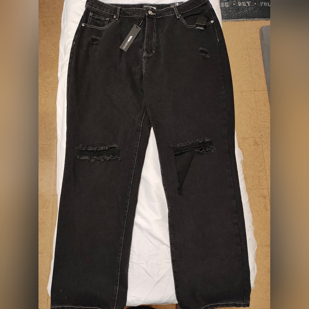 Fashion Nova Black Straight Leg Jeans For Women, Plus Size Friendly Size 18 - Picture 2 of 3